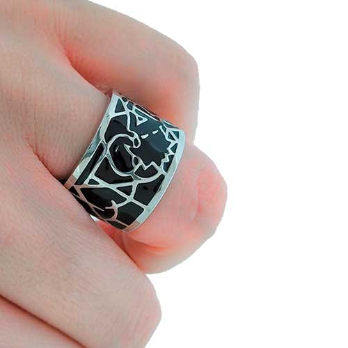 Anillo de Acero, figuras en esmalte negro - Flip image view