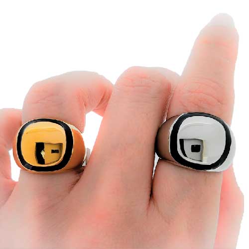 Anillo de Acero, tono Dorado, esmalte negro - Flip image view