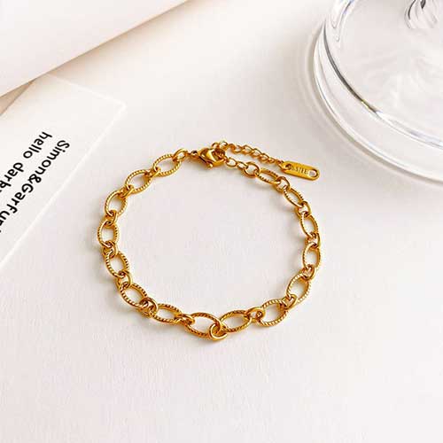 Brazalete de Acero Tono Dorado Geométrico Fashion - Flip image view