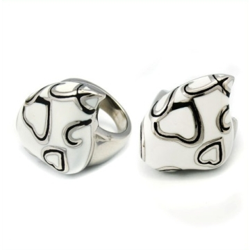 Anillo de Acero, figura de corazón en esmalte blanco