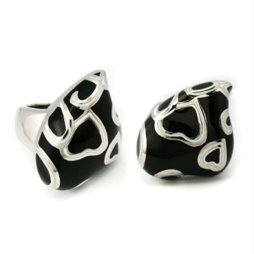 Anillo de Acero, figura de corazón en esmalte negro