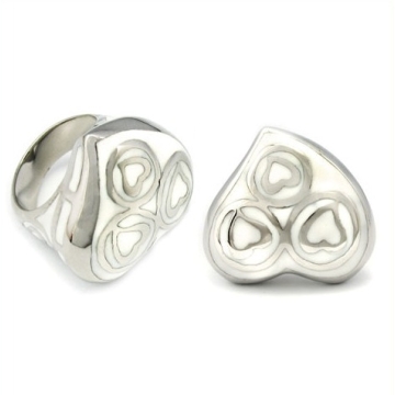 Anillo de Acero, figura de corazón en esmalte blanco