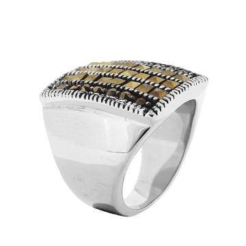 Anillo de Acero, piedra marquesita