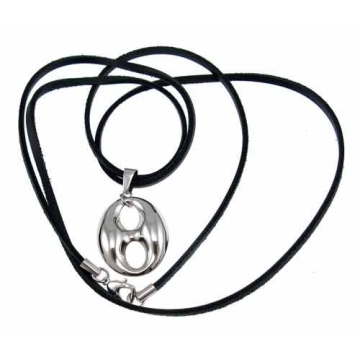 Collar de Cuero Negro con dije Gucci