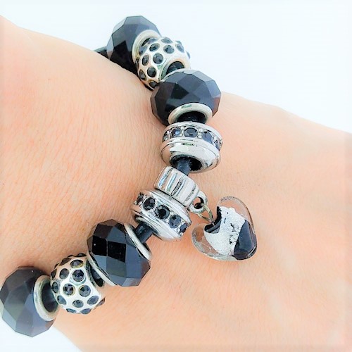 Brazalete de Encanto De corazón de cristal y Negros Para Mujeres , Cadena de Cuerda De cuero, 18 pulgadas. Estilo Pandora - Flip image view