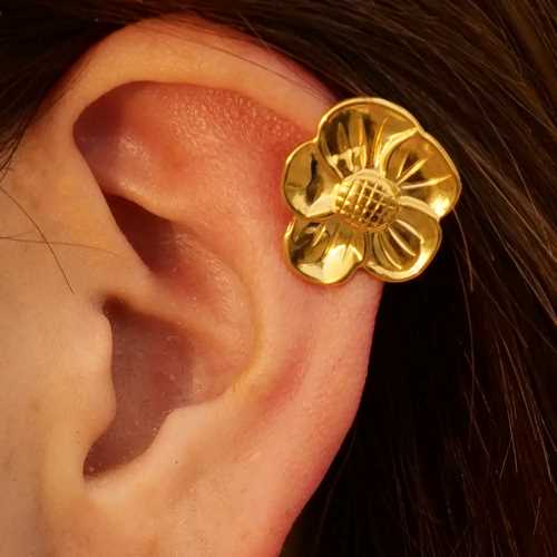 Clip Aretes de Acero Tono Dorado en Forma de Flor1 Pieza - Flip image view